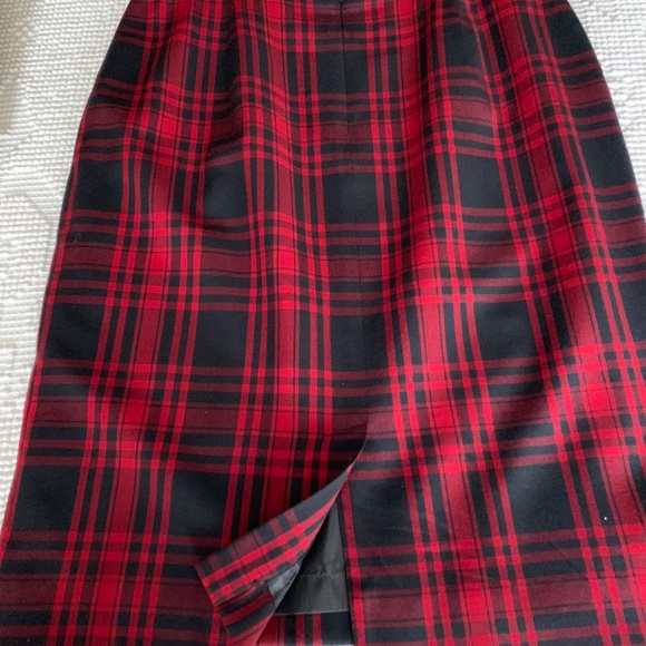 Size 14 Wool and Rayon Skirt - Picture 4 of 10